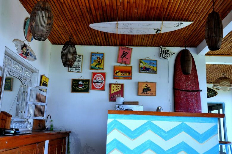 Hotel Dikaloha Medewi Surfcamp