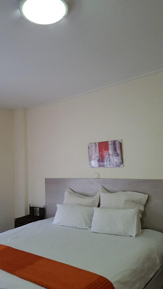 Lolos Elegant Three Bedroom Apartment