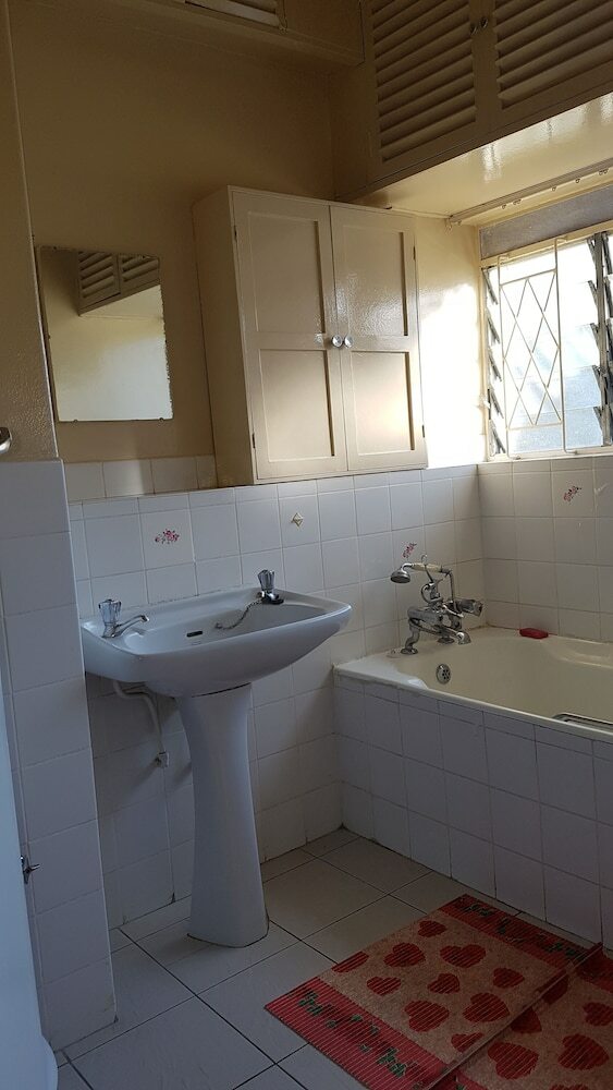 Lolos Elegant Three Bedroom Apartment
