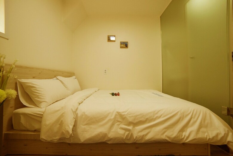 Hotel Road House Myeongdong