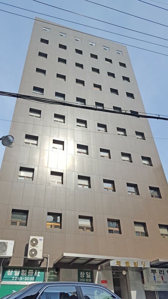 Hotel Road House Myeongdong