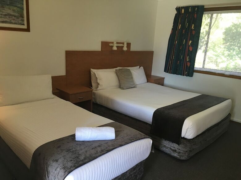 Bridgeview Motel