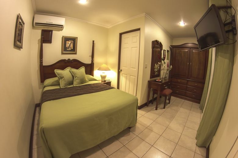 Hotel Iguana Verde