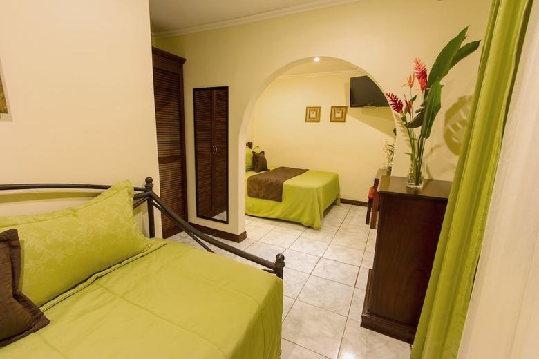 Hotel Iguana Verde