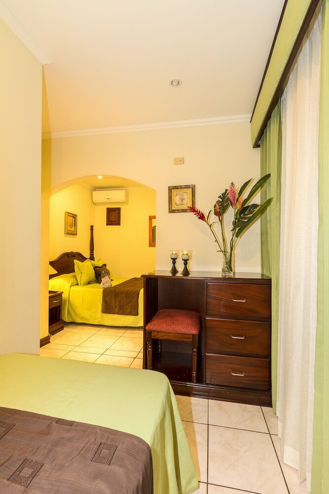 Hotel Iguana Verde