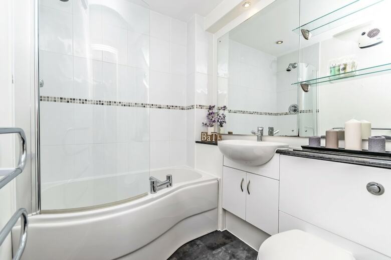 Racecourse Serviced Apartments
