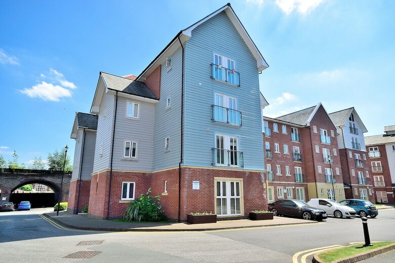 Racecourse Serviced Apartments