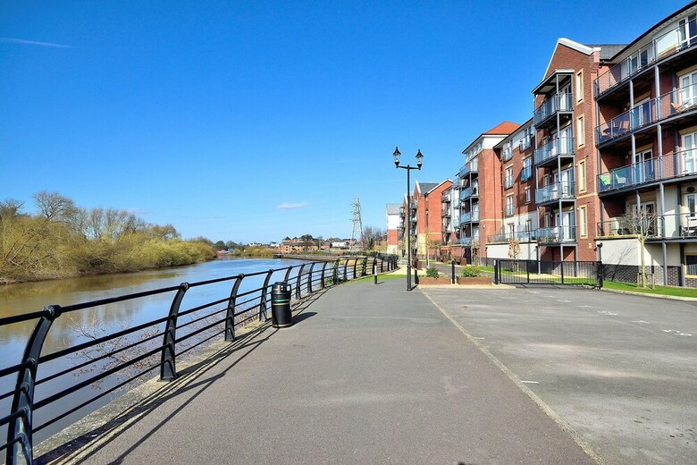 Racecourse Serviced Apartments