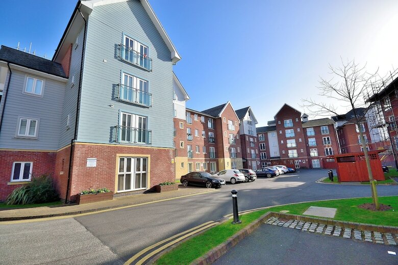 Racecourse Serviced Apartments