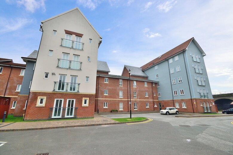 Racecourse Serviced Apartments