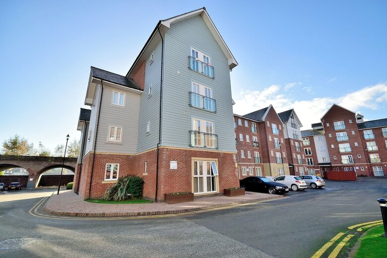 Racecourse Serviced Apartments