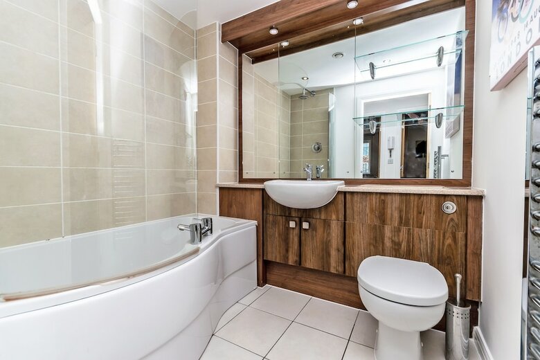 Racecourse Serviced Apartments