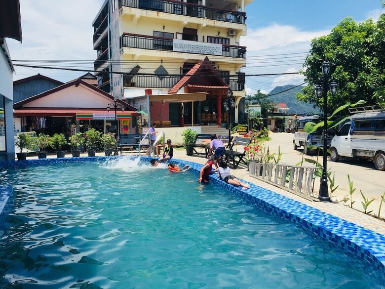 Mountain View Riverside Boutique Hotel