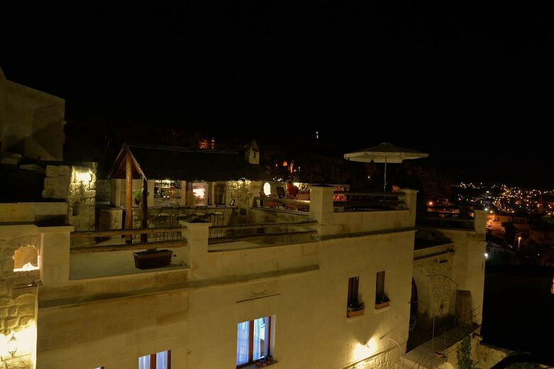 Canyon Cave Hotel