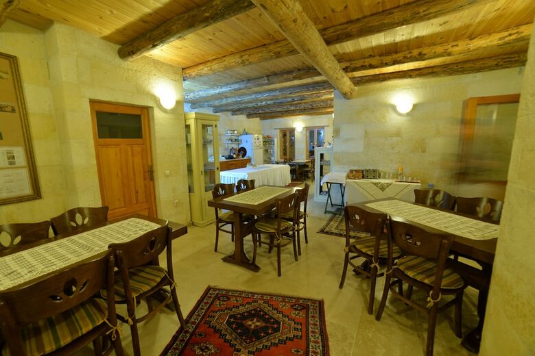 Canyon Cave Hotel