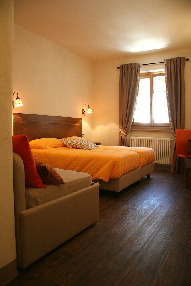 Hostal Ostello Del Castello Tirano