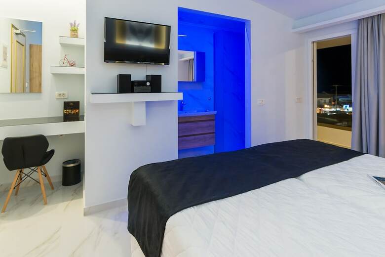 Ionis Art Hotel