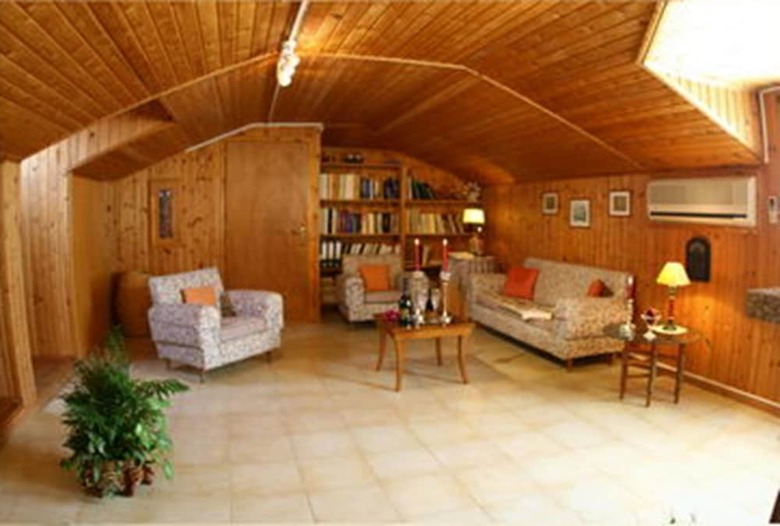 Ionis Art Hotel