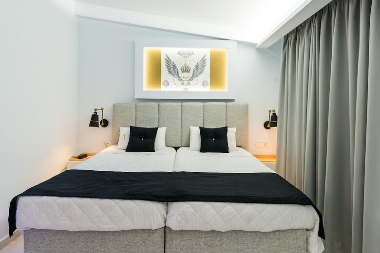 Ionis Art Hotel