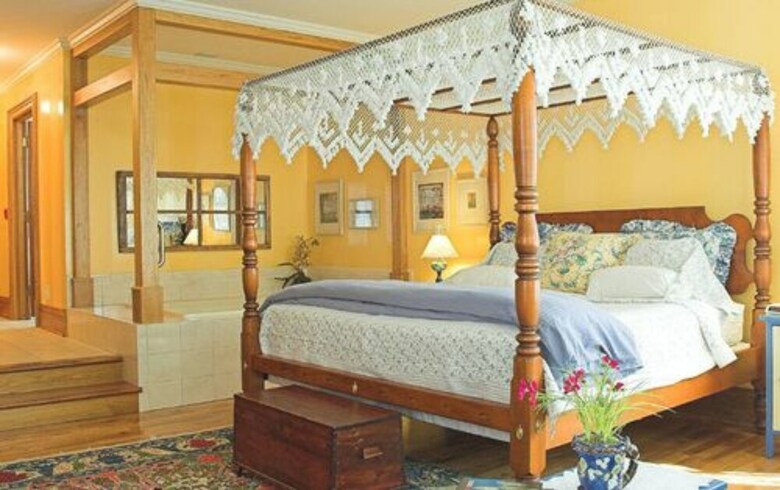 Bed & Breakfast White Lace Inn