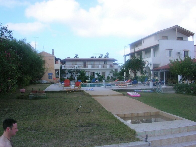 Apartamentos Likourgos Beach