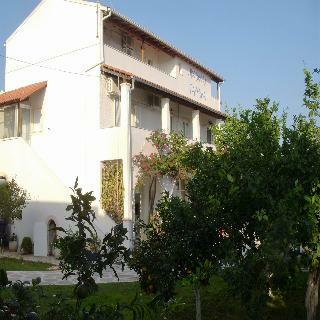 Apartamentos Likourgos Beach