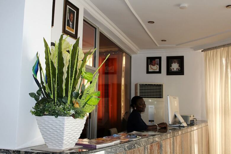Springpark Yaad Hotel