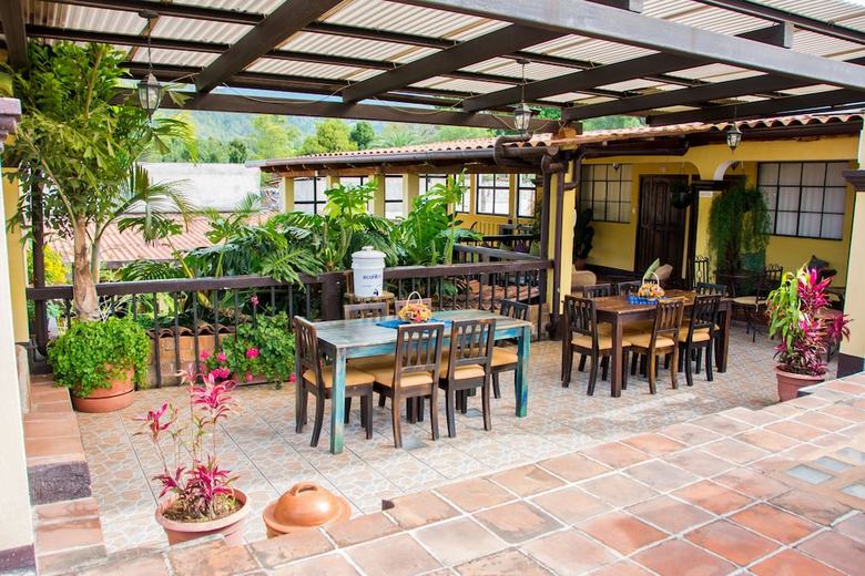 Hotel Las Camelias Inn