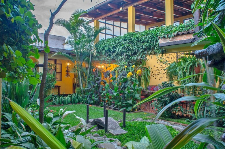 Hotel Las Camelias Inn