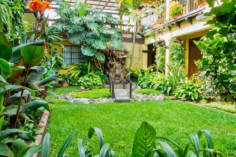 Hotel Las Camelias Inn