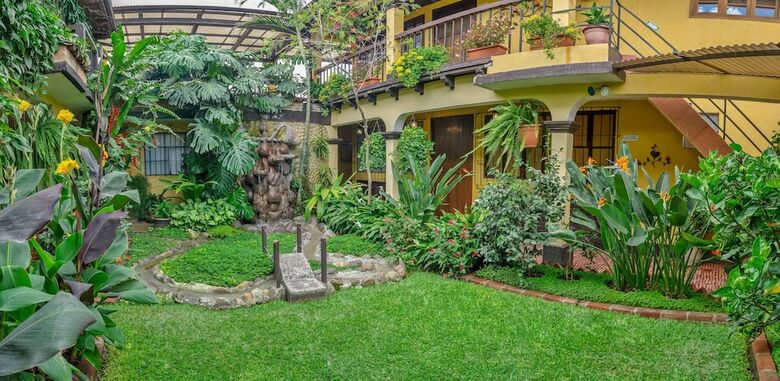 Hotel Las Camelias Inn