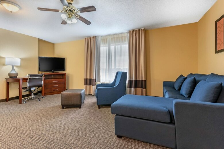 Hotel Comfort Suites Findlay I-75