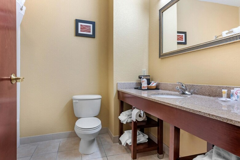 Hotel Comfort Suites Findlay I-75