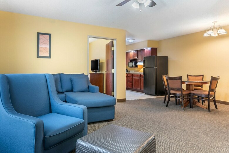 Hotel Comfort Suites Findlay I-75