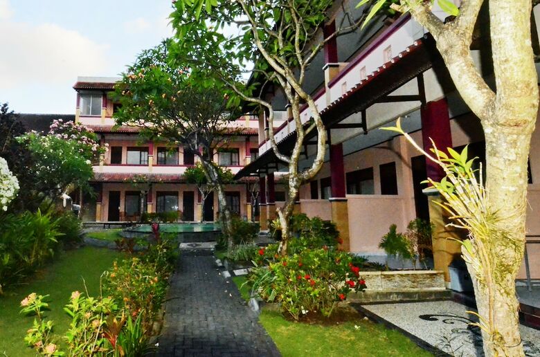 Hotel Pesona Beach Inn