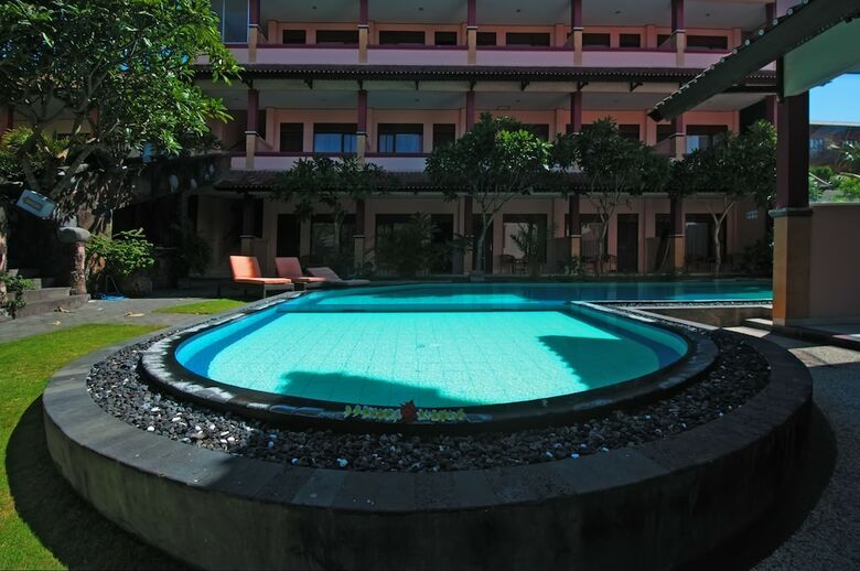 Hotel Pesona Beach Inn