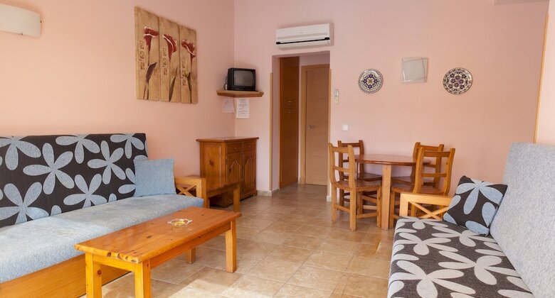 Apartaments Galdana Gardens
