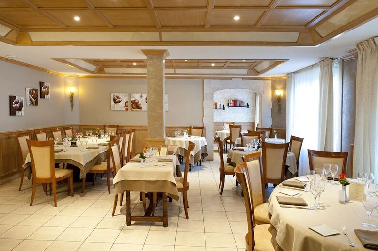 Hotel H�tel Restaurant Le Cheval Rouge