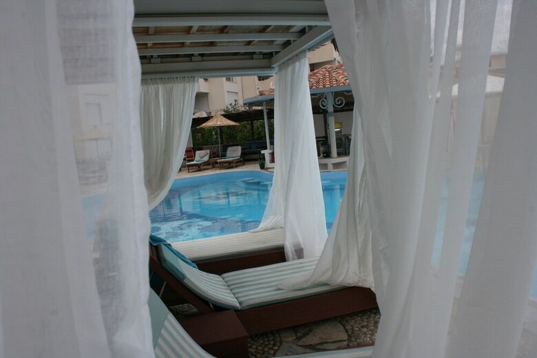 Bougainville Bay Hotel