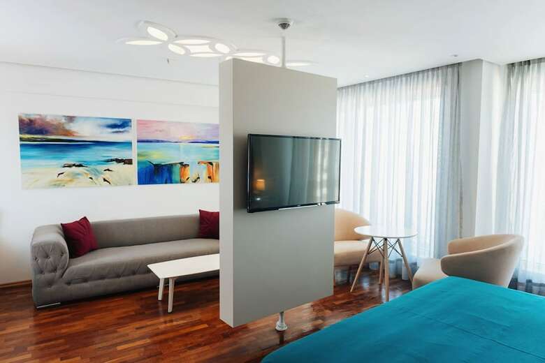 Bougainville Bay Hotel