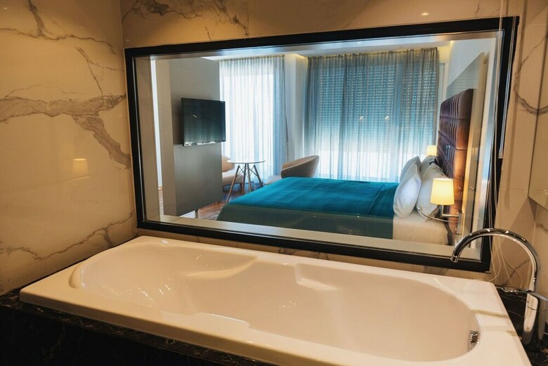 Bougainville Bay Hotel