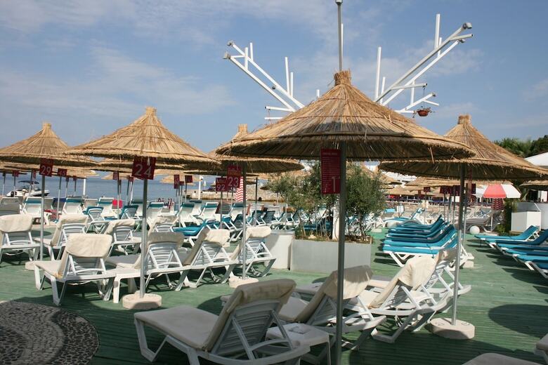 Bougainville Bay Hotel