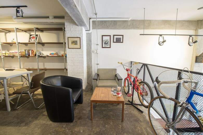 Hostal Oyo Box Hostel N Cafe