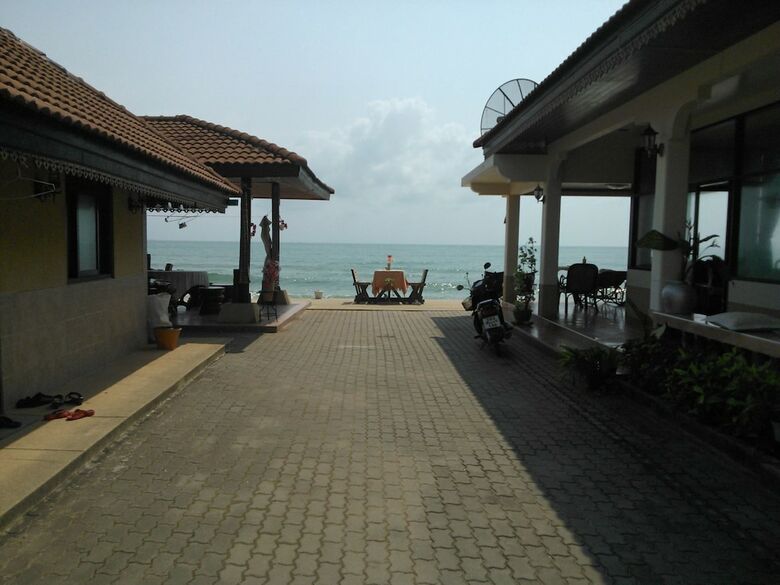 Hotel Bang Boet Bay Beach Resort