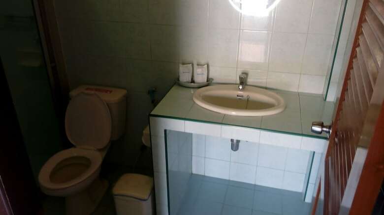 Hotel Bang Boet Bay Beach Resort