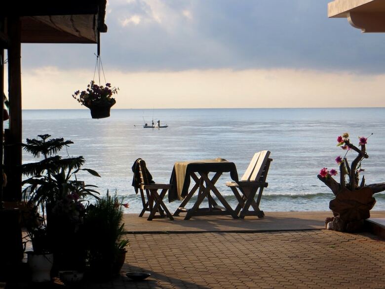 Hotel Bang Boet Bay Beach Resort