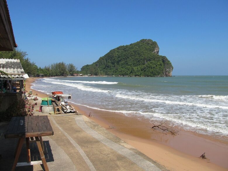 Hotel Bang Boet Bay Beach Resort