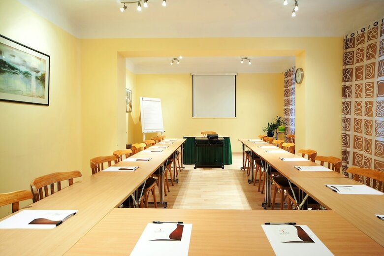 City Hotel Teater