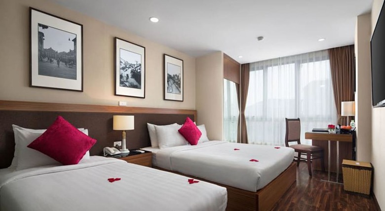 Golden Moon Suite Hotel
