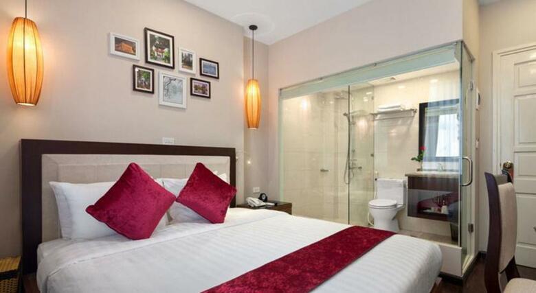 Golden Moon Suite Hotel